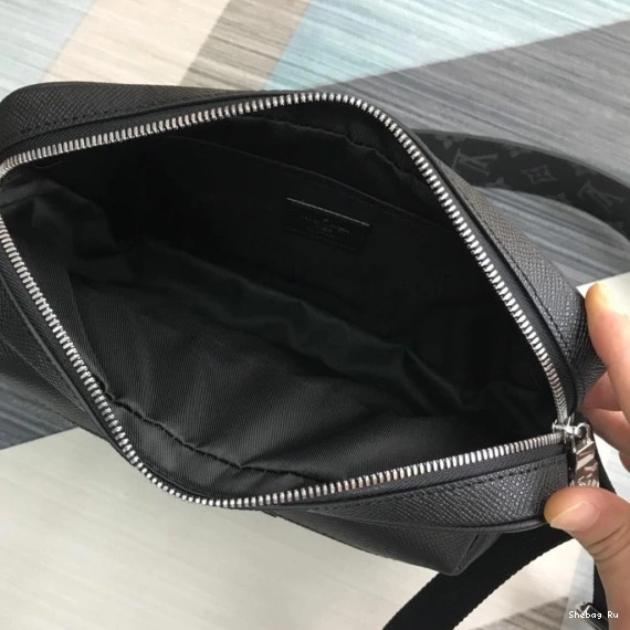 LOUIS MESSENGER VUITTON OUTDOOR 0811